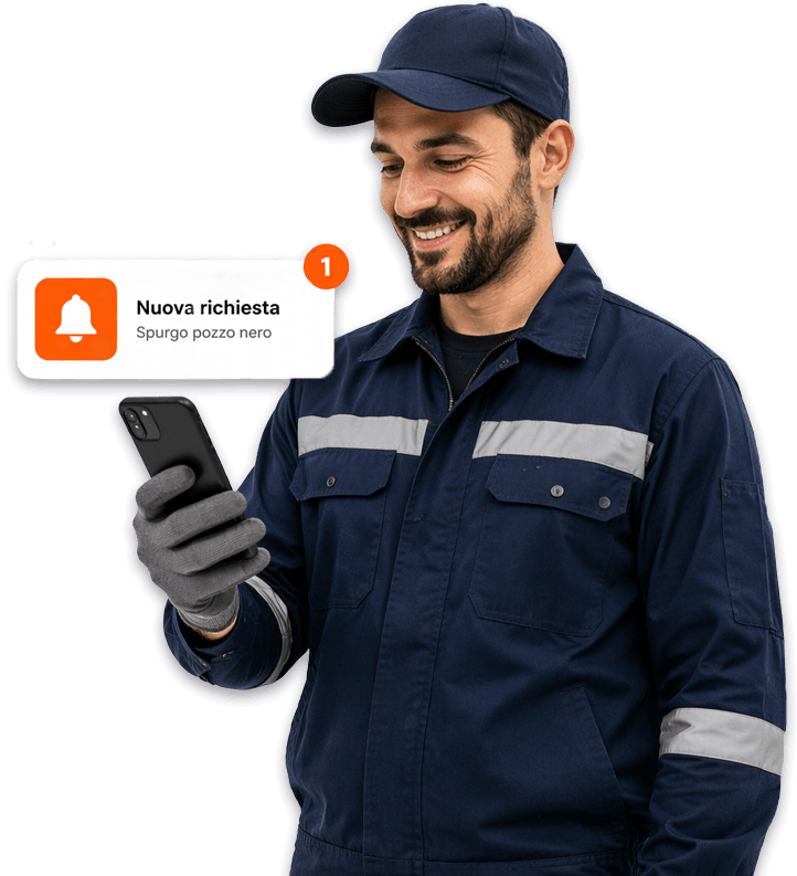 operatore sorridente con telefono e notifica nuova richiesta